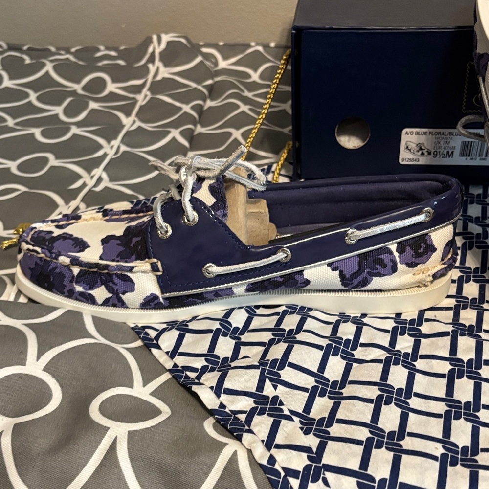 Milly for Sperry Navy and White Floral Sneakers - Picture 6 of 7